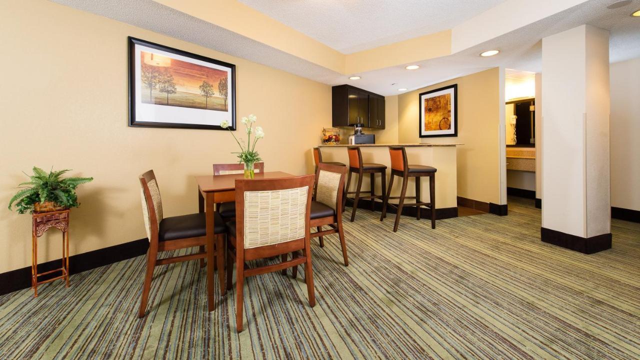Готель Doubletree By Hilton Wilmington, Nc Екстер'єр фото
